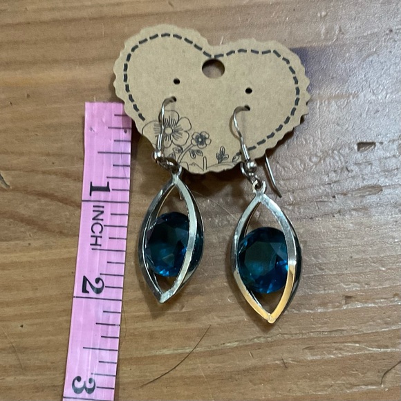 Woman’s round blue topaz stone in the center of silver dangle/ hanging earrings - Picture 6 of 6